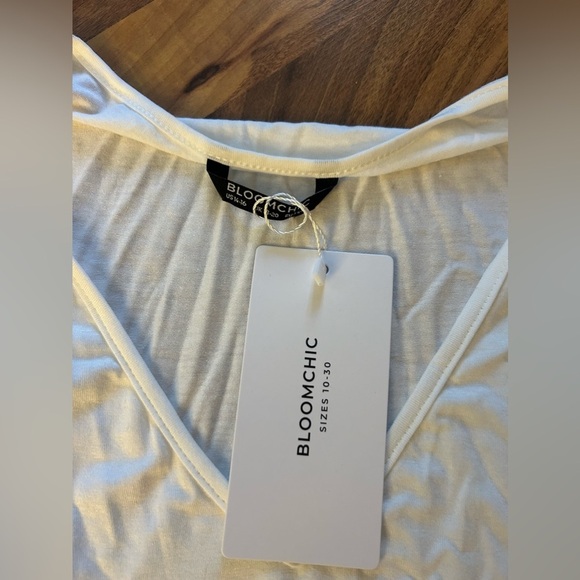 NWT Bloomchic dress white pink and red with lots of stretch size 14-16 - Picture 2 of 4